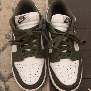 Medium Olive Dunks 6.5 WOMEN
